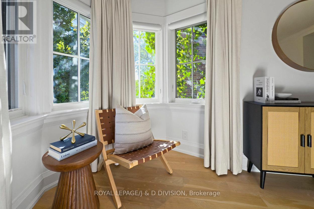 












146 BALMORAL AVENUE

,
Toronto,




Ontario
M4V1J4

