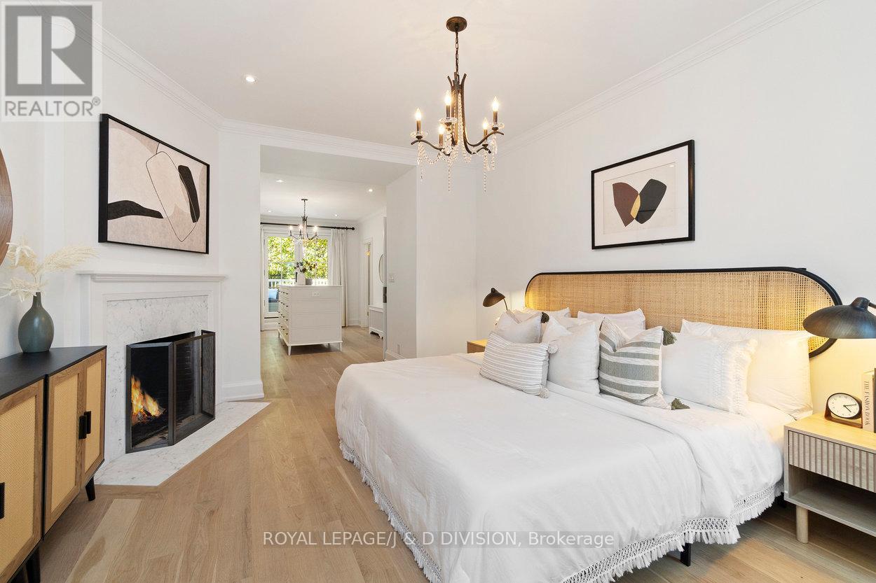 












146 BALMORAL AVENUE

,
Toronto,




Ontario
M4V1J4

