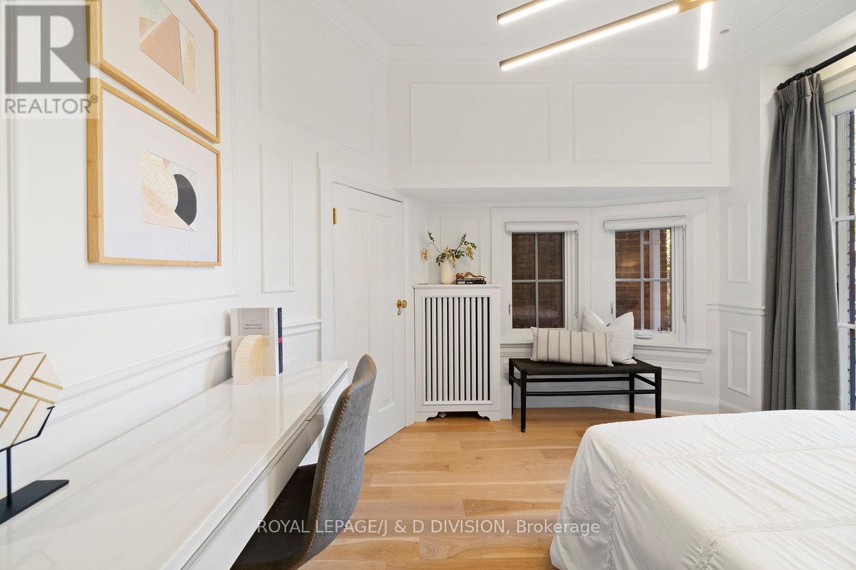 












146 BALMORAL AVENUE

,
Toronto,




Ontario
M4V1J4

