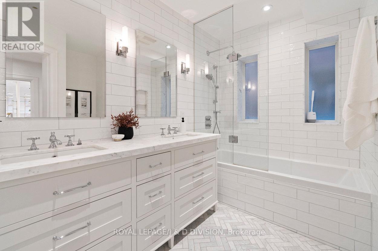 












146 BALMORAL AVENUE

,
Toronto,




Ontario
M4V1J4

