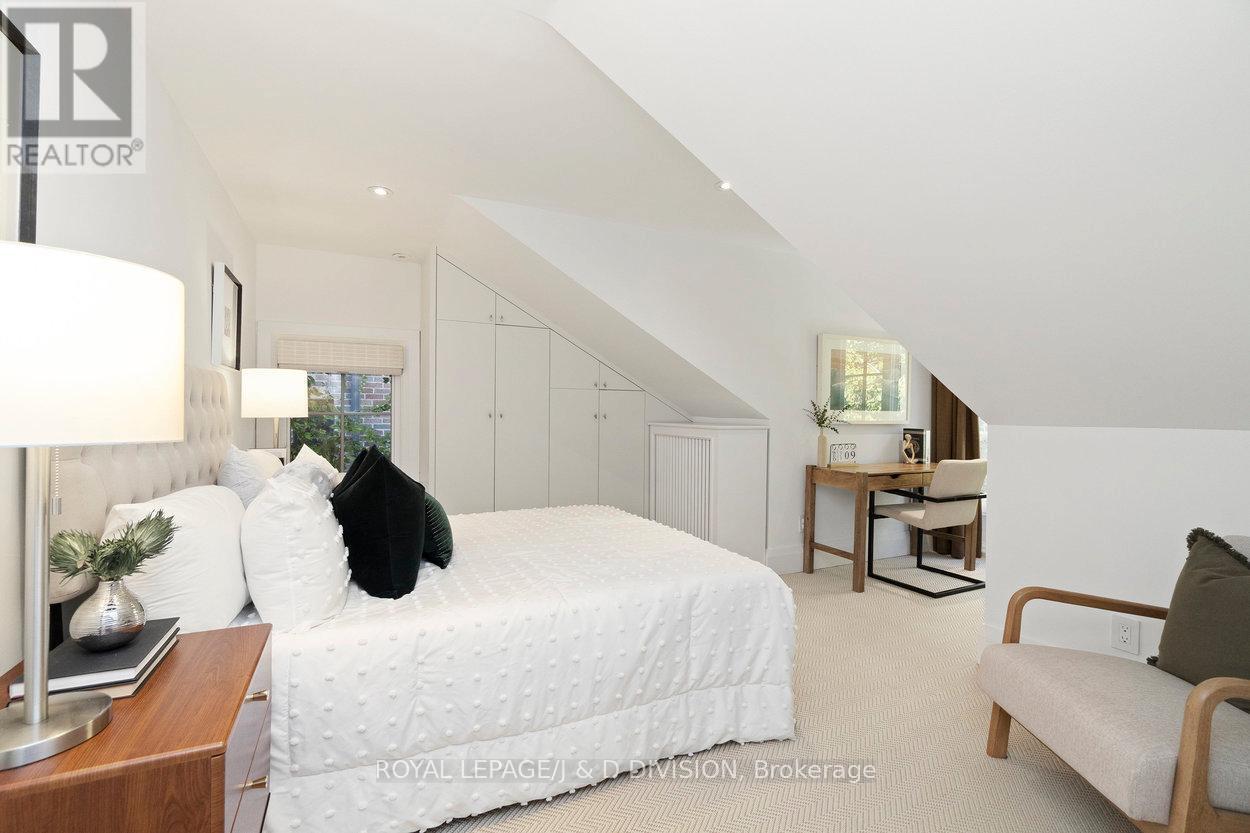 












146 BALMORAL AVENUE

,
Toronto,




Ontario
M4V1J4

