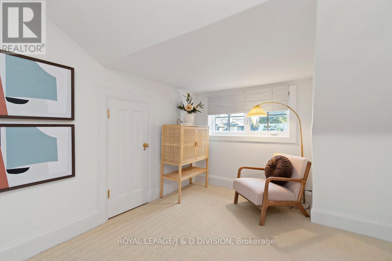 












146 BALMORAL AVENUE

,
Toronto,




Ontario
M4V1J4

