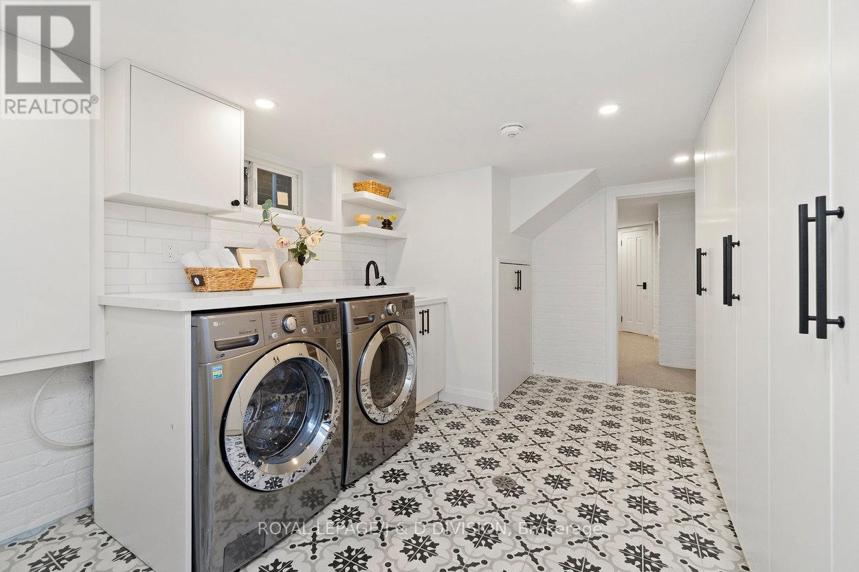 












146 BALMORAL AVENUE

,
Toronto,




Ontario
M4V1J4

