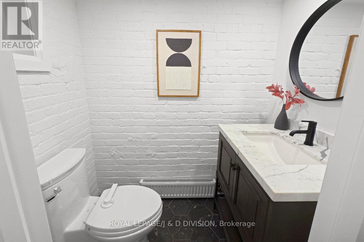 












146 BALMORAL AVENUE

,
Toronto,




Ontario
M4V1J4

