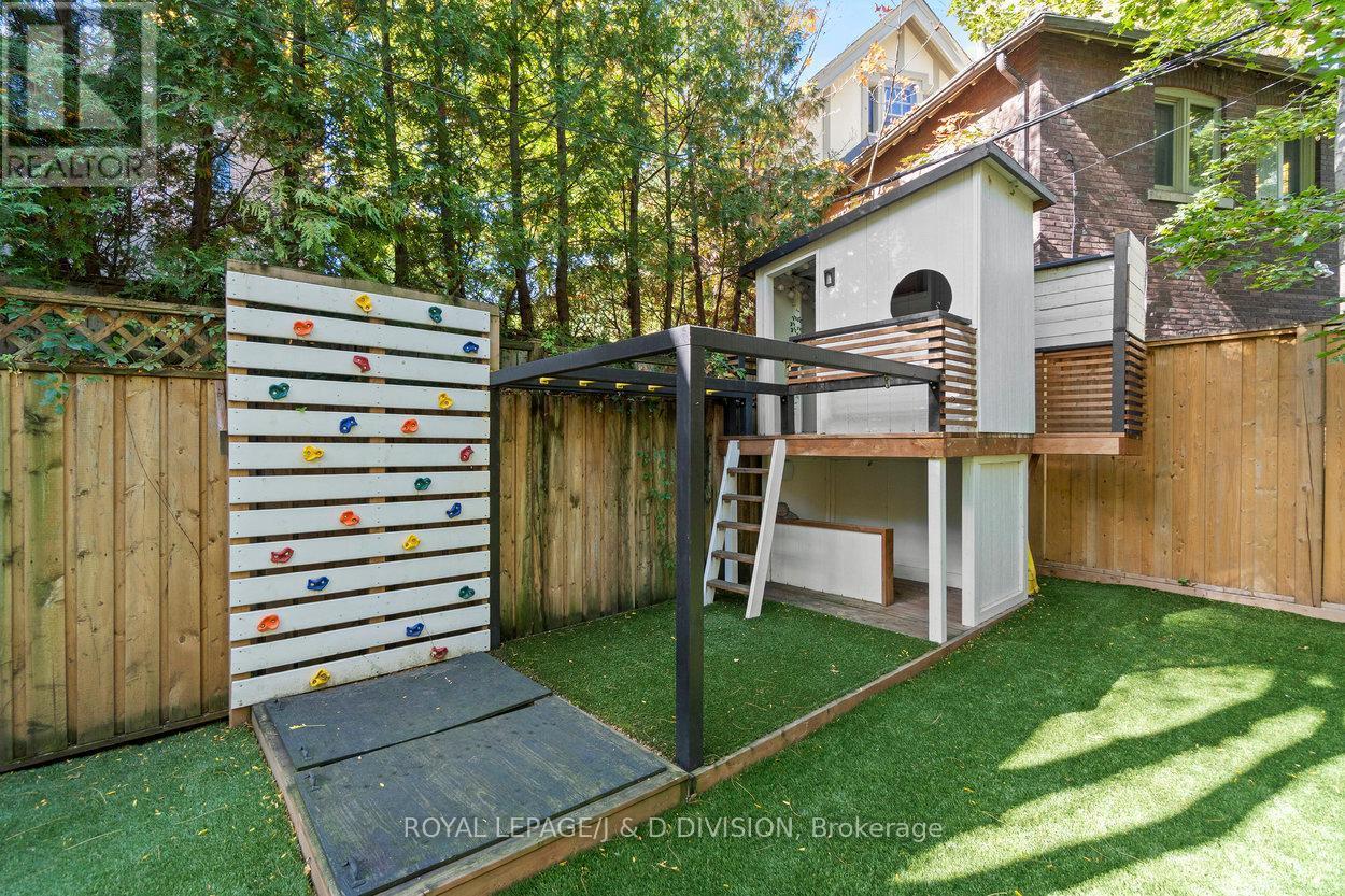 












146 BALMORAL AVENUE

,
Toronto,




Ontario
M4V1J4

