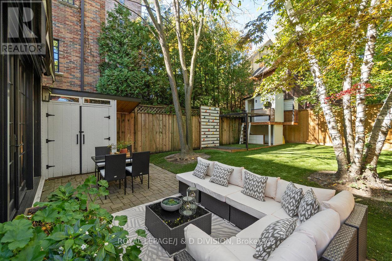 












146 BALMORAL AVENUE

,
Toronto,




Ontario
M4V1J4

