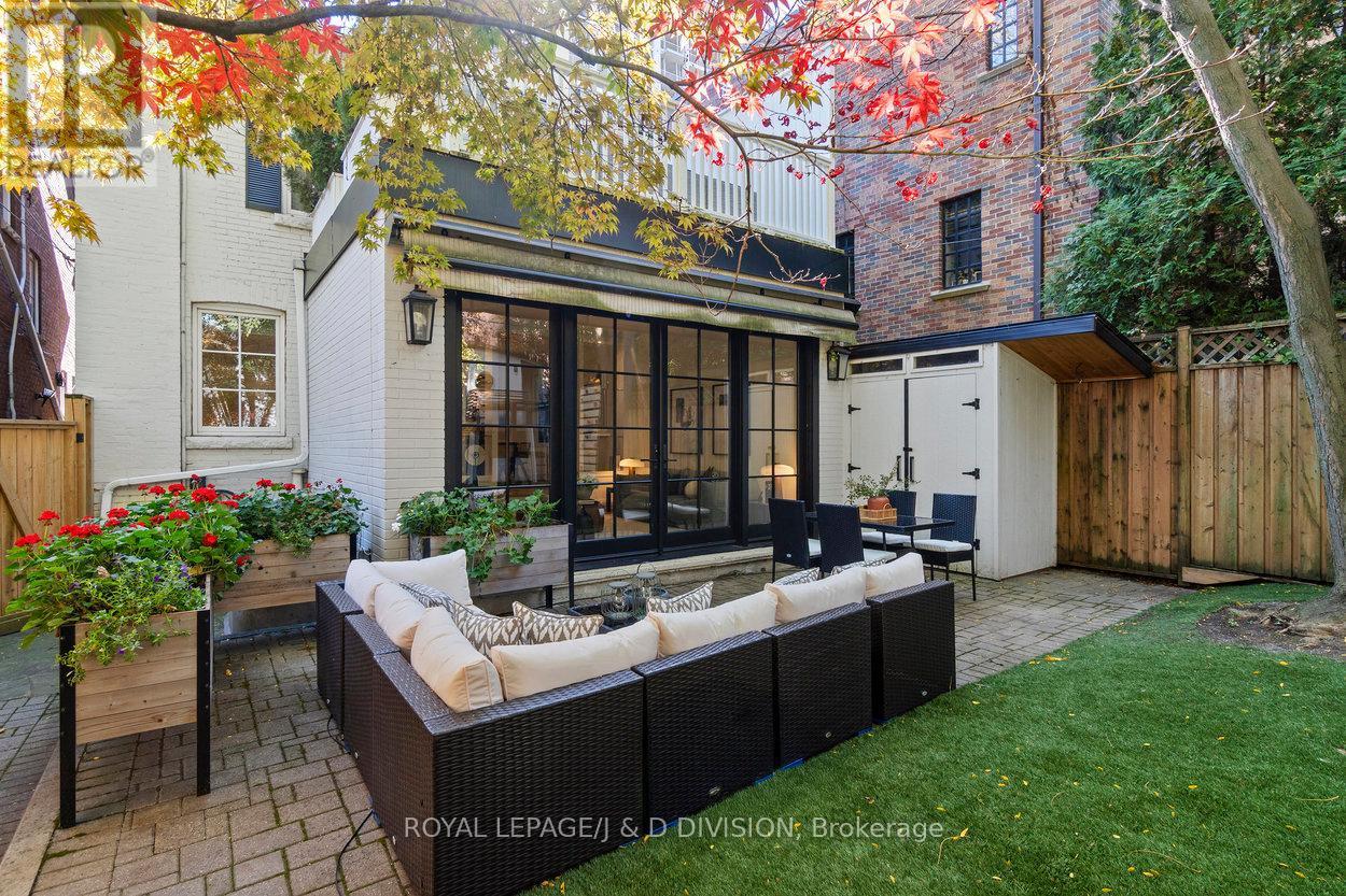 












146 BALMORAL AVENUE

,
Toronto,




Ontario
M4V1J4

