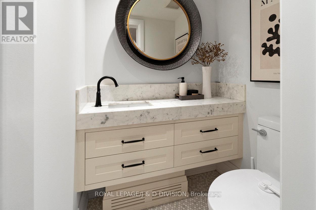 












146 BALMORAL AVENUE

,
Toronto,




Ontario
M4V1J4

