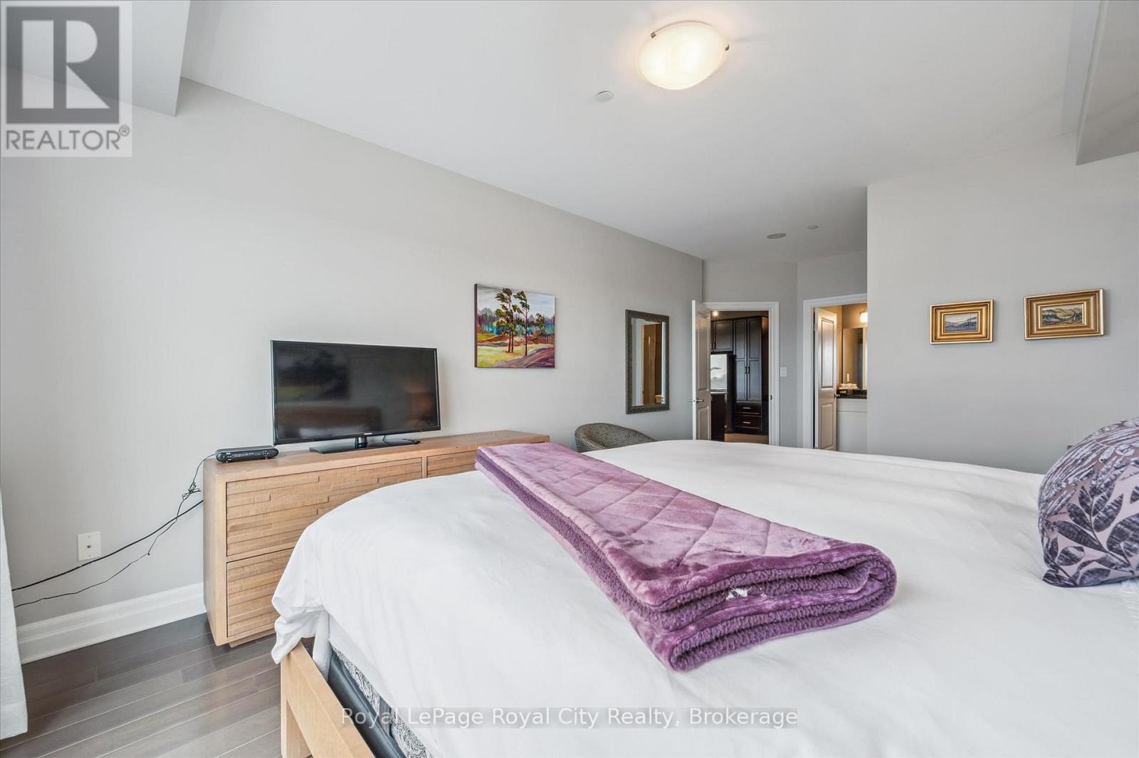 












606 - 160 MACDONELL STREET

,
Guelph (Downtown),




Ontario
N1H0A9

