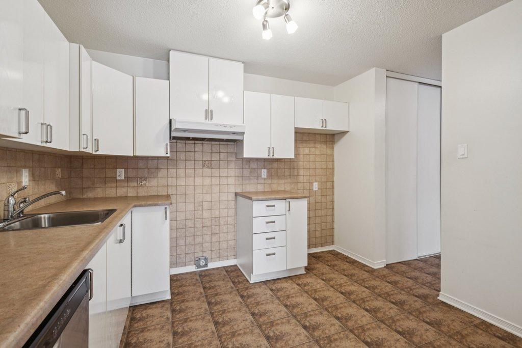 









240


Boul. de l'Hôpital

, 15,
Gatineau (Gatineau),




QC
J8T8J6

