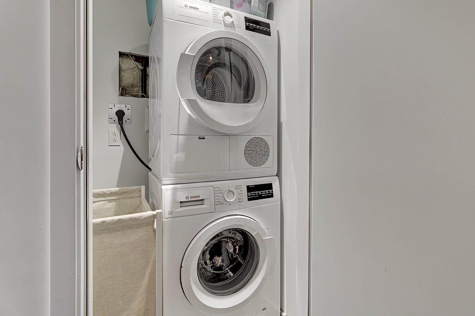 









1188


Av. Union

, 2009,
Montréal (Ville-Marie),




QC
H3B3A7

