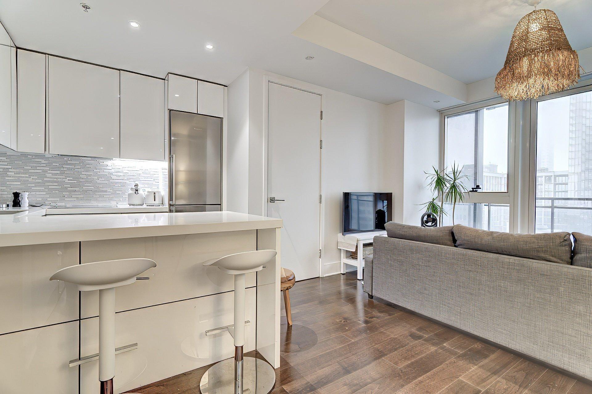 









1188


Av. Union

, 2009,
Montréal (Ville-Marie),




QC
H3B3A7

