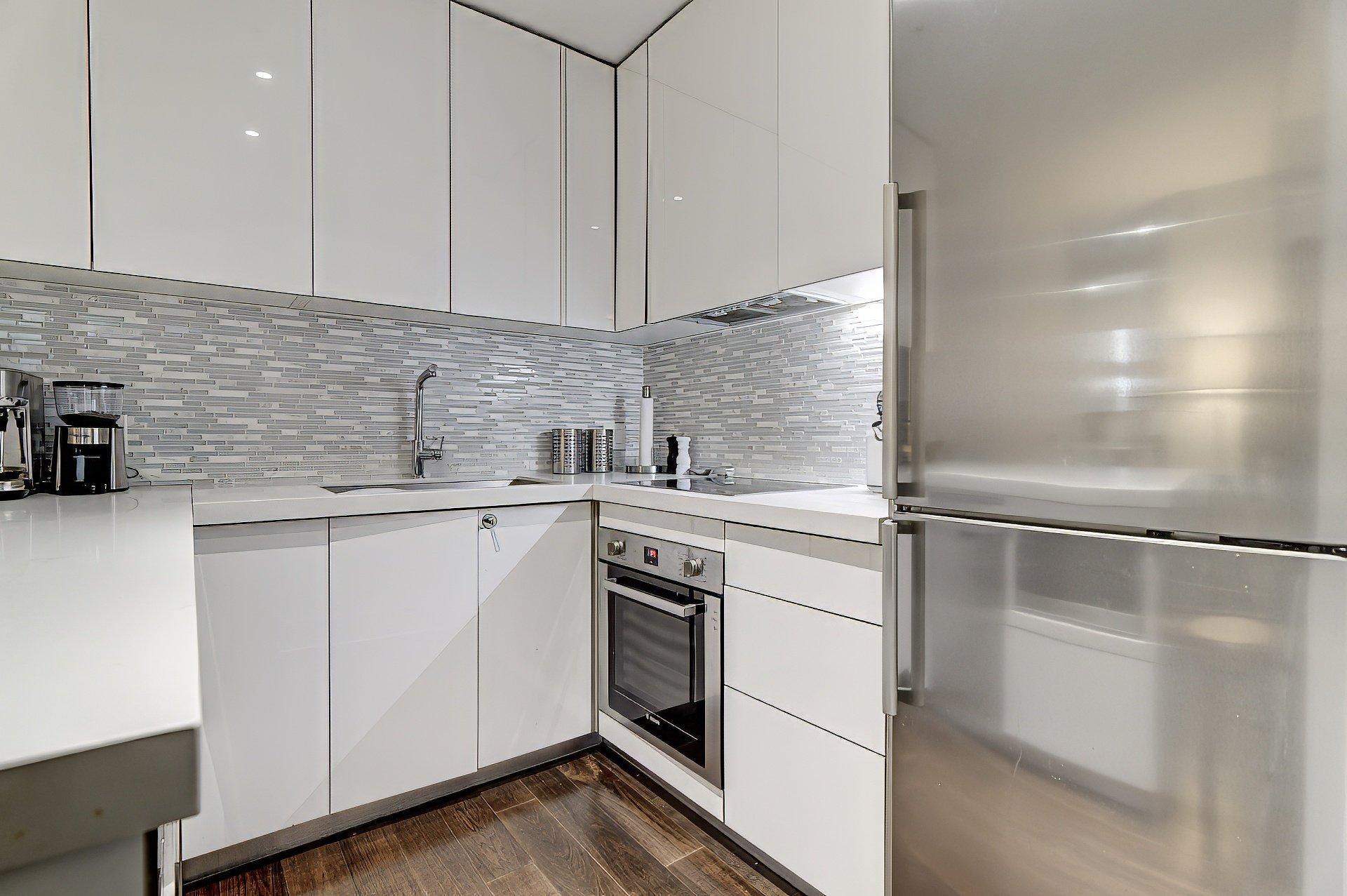 









1188


Av. Union

, 2009,
Montréal (Ville-Marie),




QC
H3B3A7

