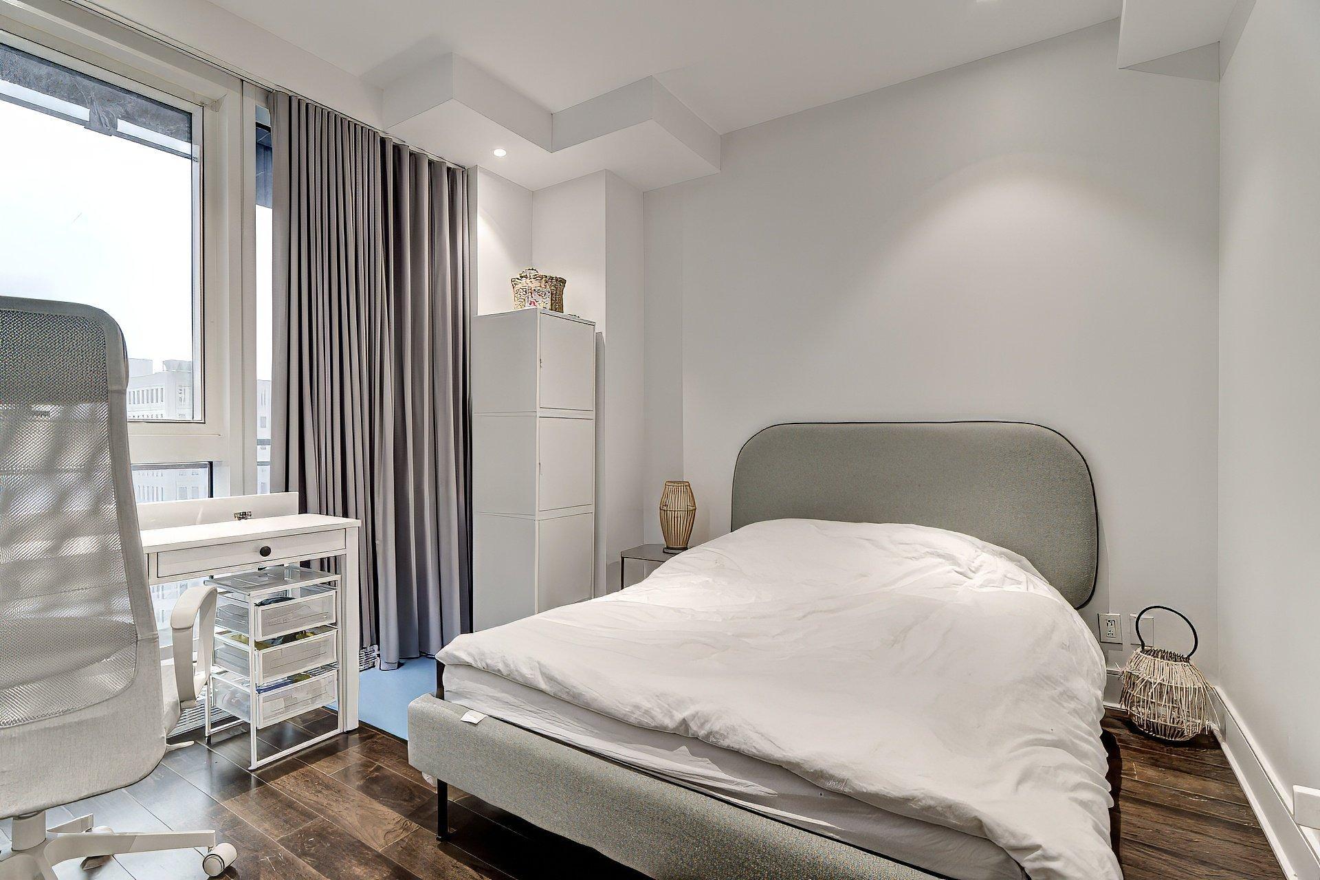 









1188


Av. Union

, 2009,
Montréal (Ville-Marie),




QC
H3B3A7

