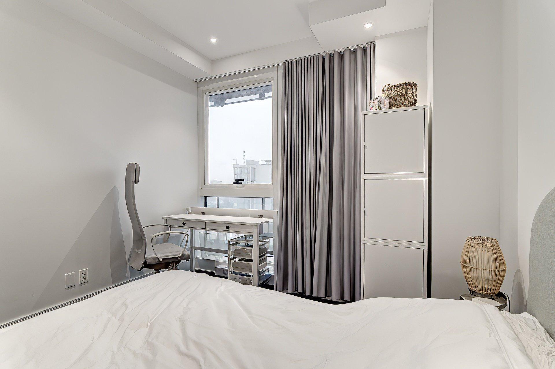 









1188


Av. Union

, 2009,
Montréal (Ville-Marie),




QC
H3B3A7

