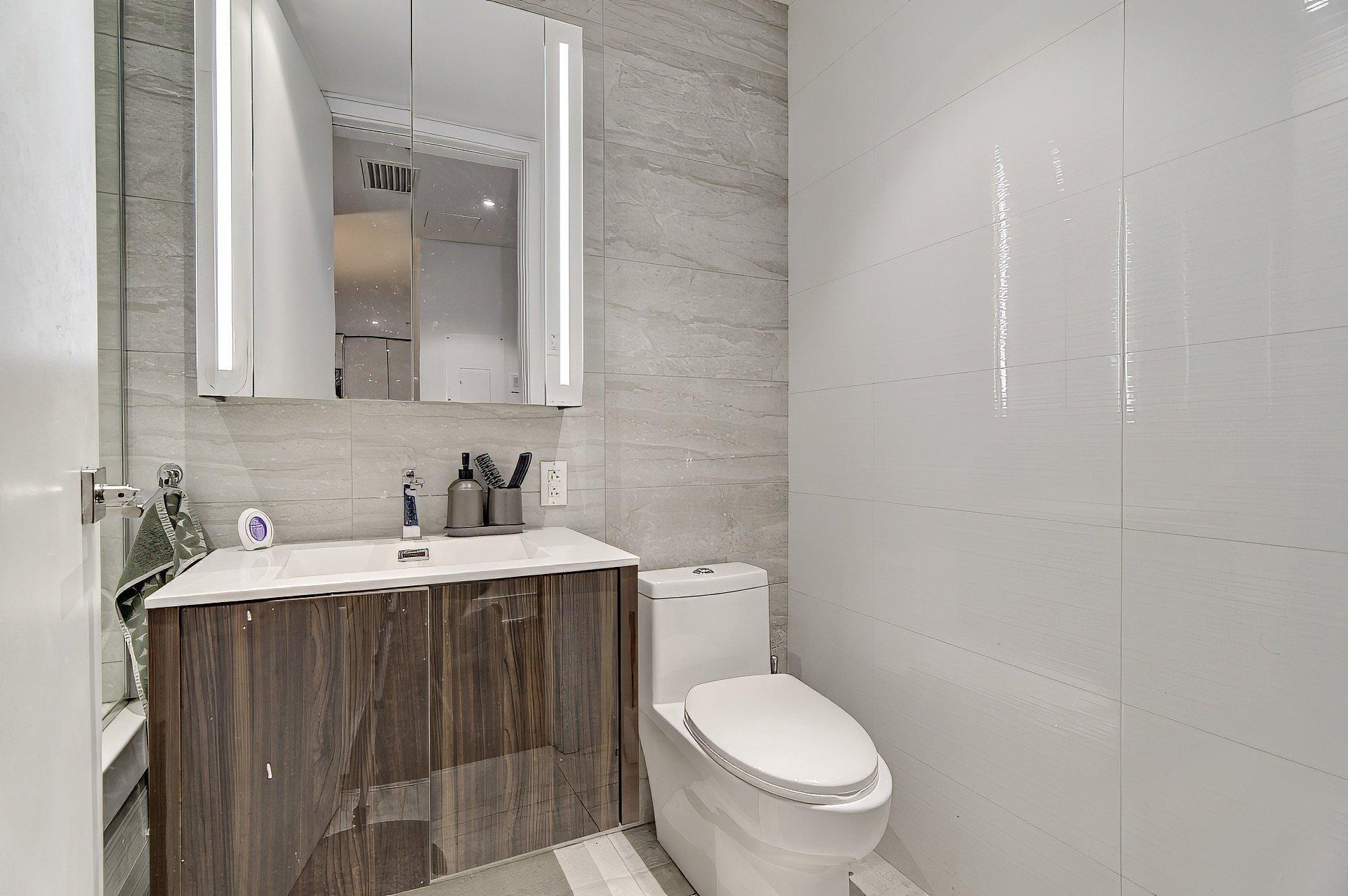 









1188


Av. Union

, 2009,
Montréal (Ville-Marie),




QC
H3B3A7

