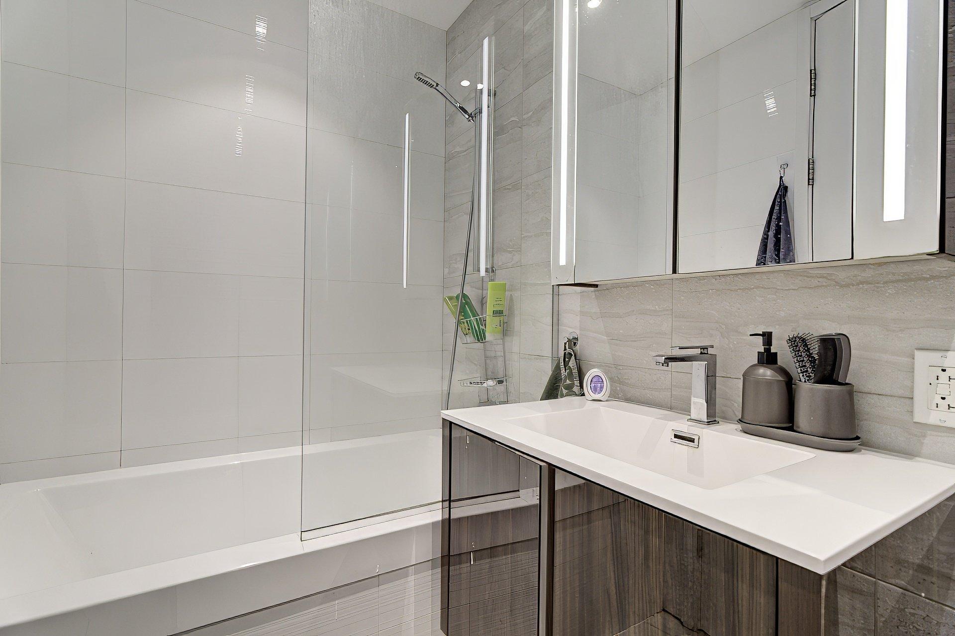 









1188


Av. Union

, 2009,
Montréal (Ville-Marie),




QC
H3B3A7

