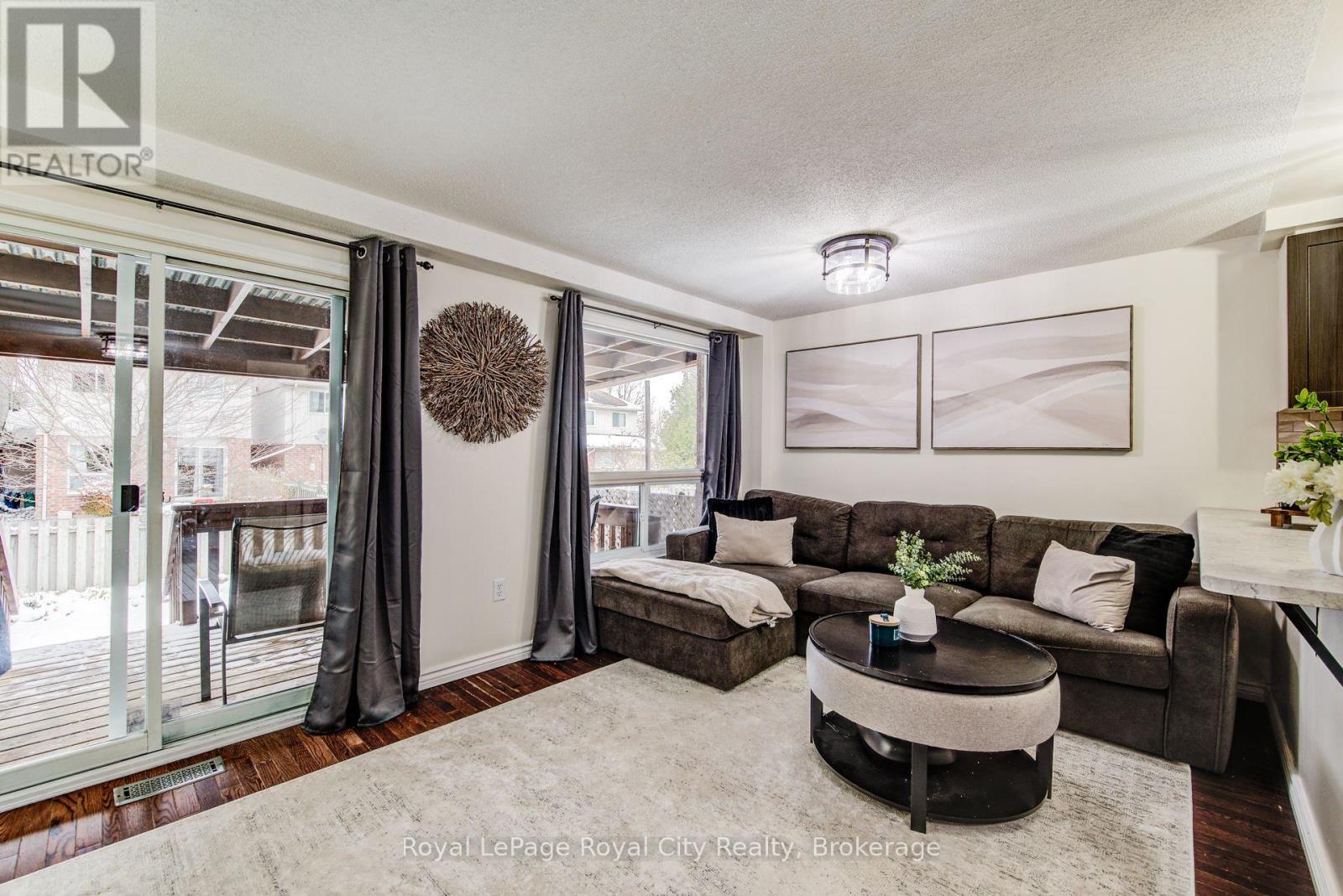 












473 FLANNERY DRIVE

,
Centre Wellington (Fergus),




Ontario
N1M3P1

