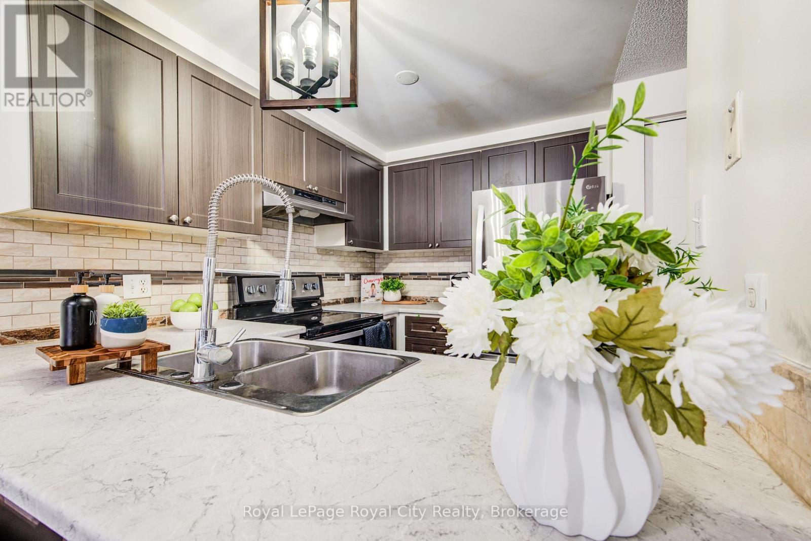 












473 FLANNERY DRIVE

,
Centre Wellington (Fergus),




Ontario
N1M3P1

