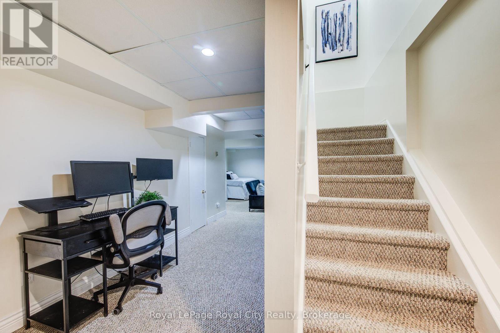 












473 FLANNERY DRIVE

,
Centre Wellington (Fergus),




Ontario
N1M3P1

