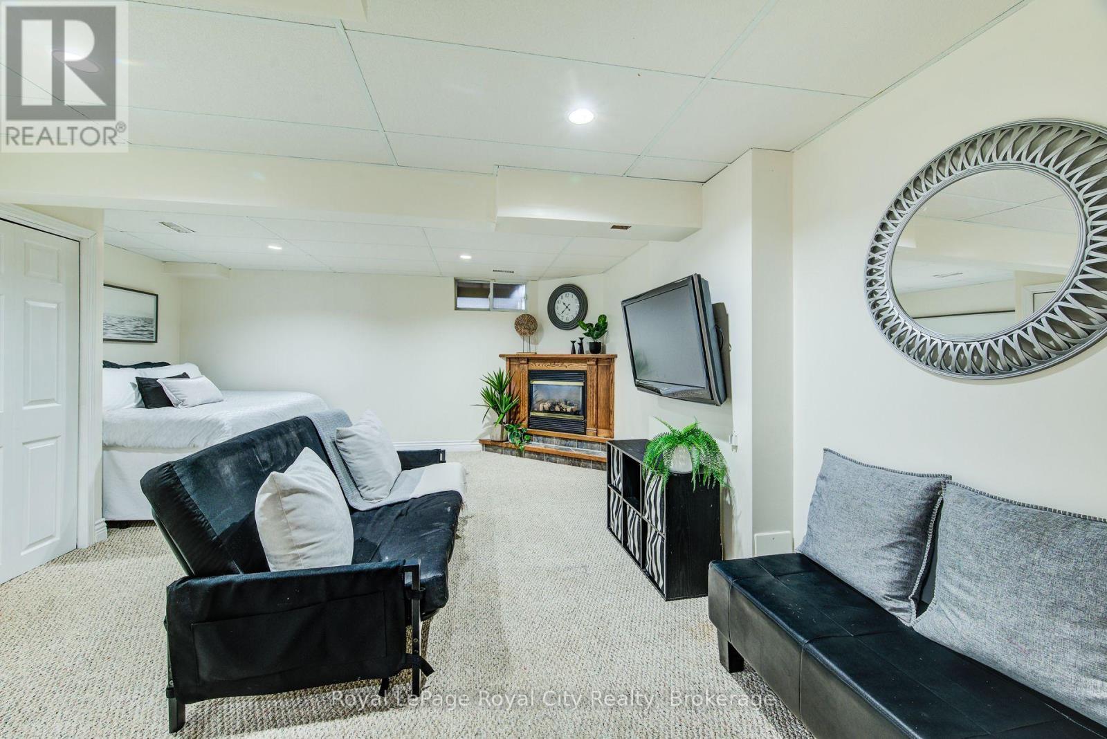 












473 FLANNERY DRIVE

,
Centre Wellington (Fergus),




Ontario
N1M3P1

