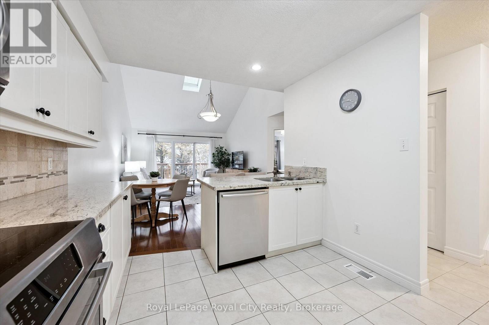 












92 SCHRODER CRESCENT

,
Guelph (Grange Road),




Ontario
N1E7B4

