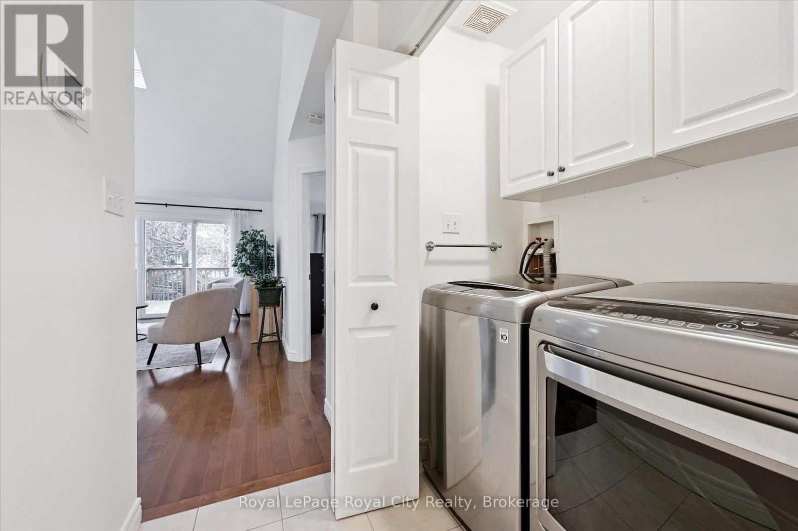 












92 SCHRODER CRESCENT

,
Guelph (Grange Road),




Ontario
N1E7B4

