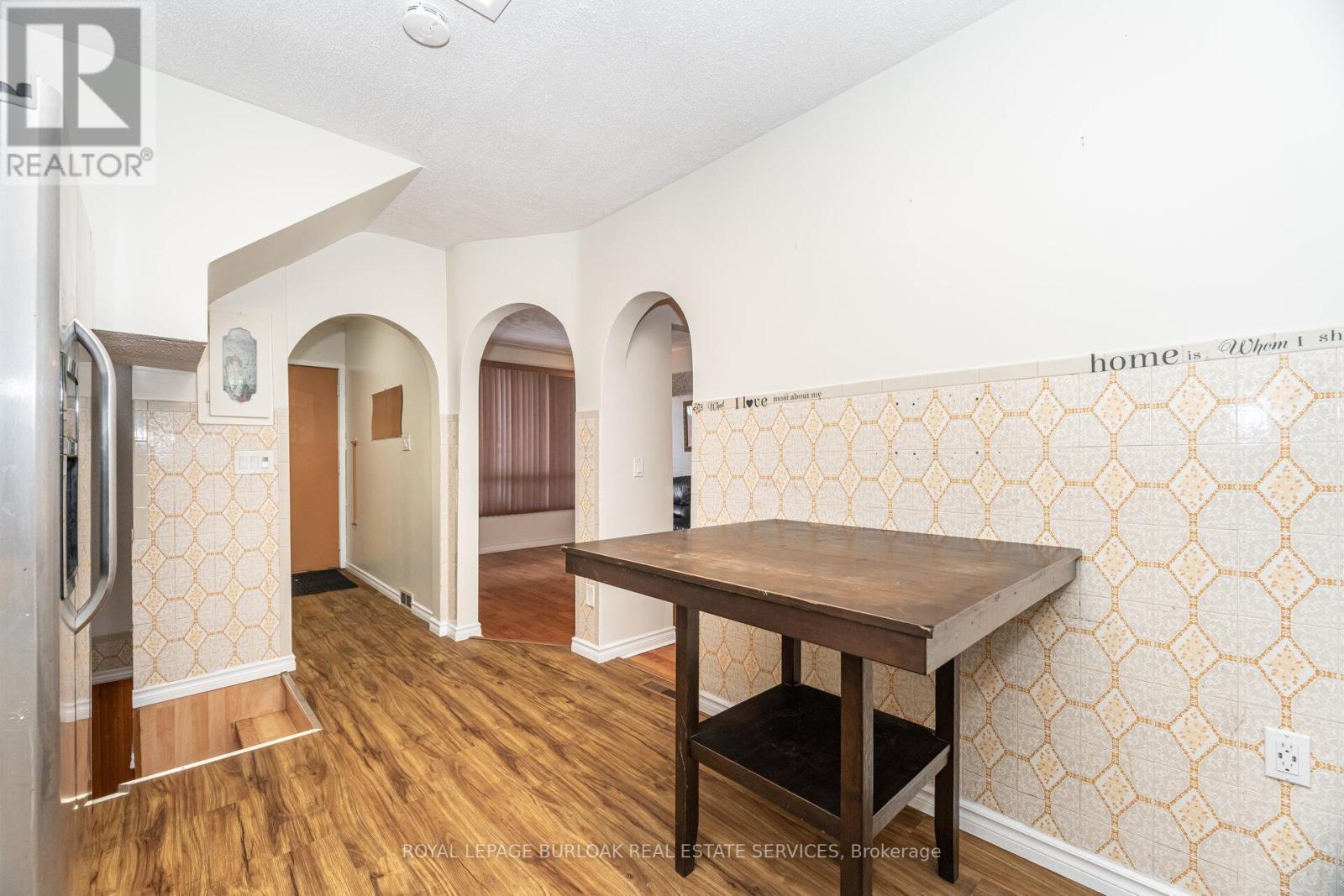 












163 CONNAUGHT AVENUE N

,
Hamilton,




Ontario
L8L6Z4

