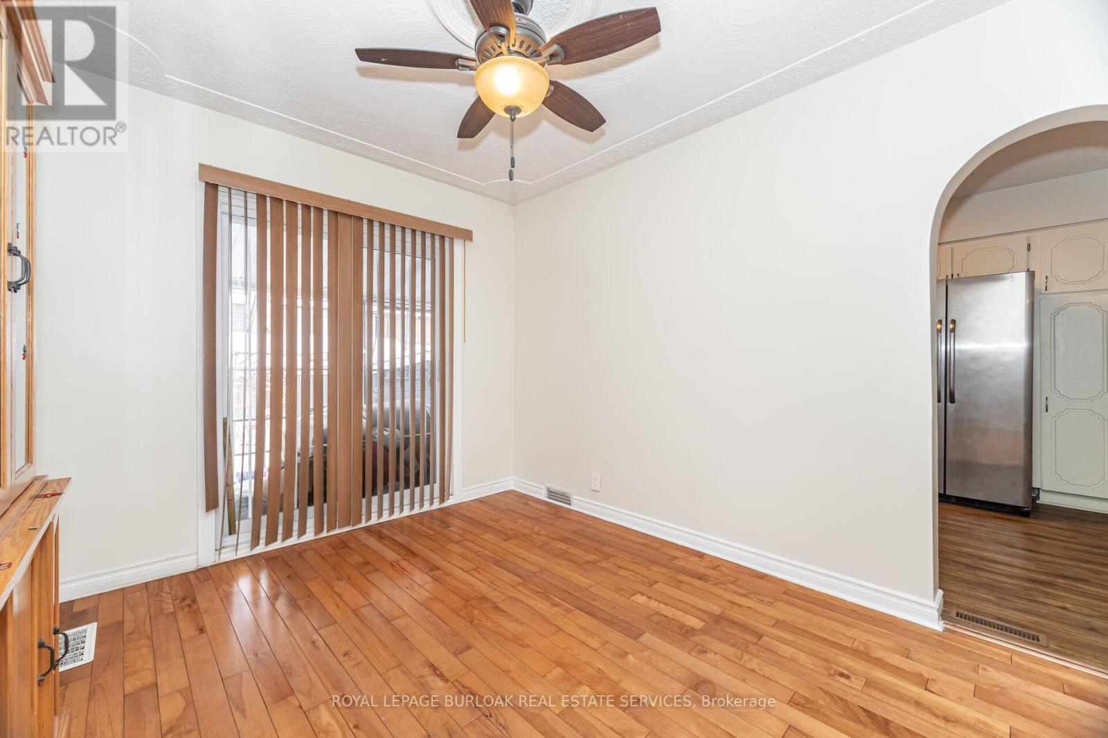 












163 CONNAUGHT AVENUE N

,
Hamilton,




Ontario
L8L6Z4

