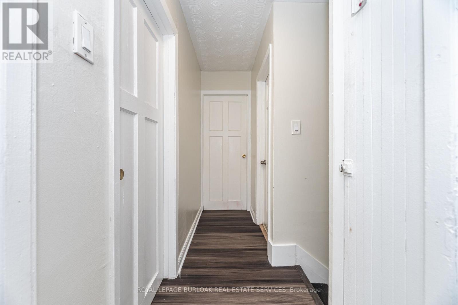 












163 CONNAUGHT AVENUE N

,
Hamilton,




Ontario
L8L6Z4

