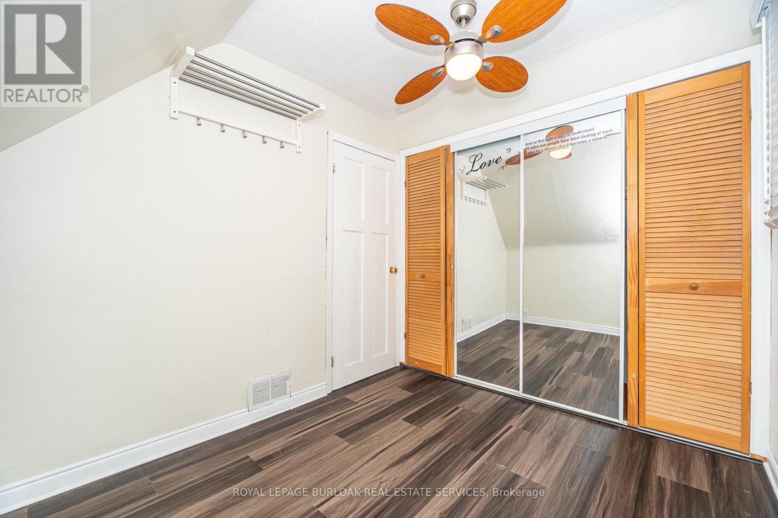 












163 CONNAUGHT AVENUE N

,
Hamilton,




Ontario
L8L6Z4

