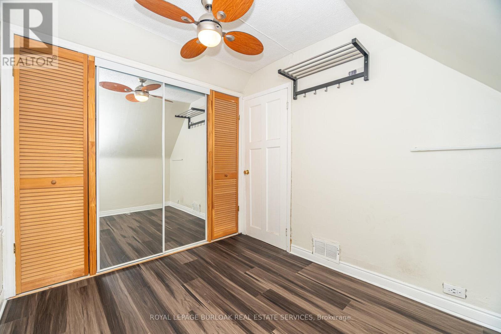 












163 CONNAUGHT AVENUE N

,
Hamilton,




Ontario
L8L6Z4

