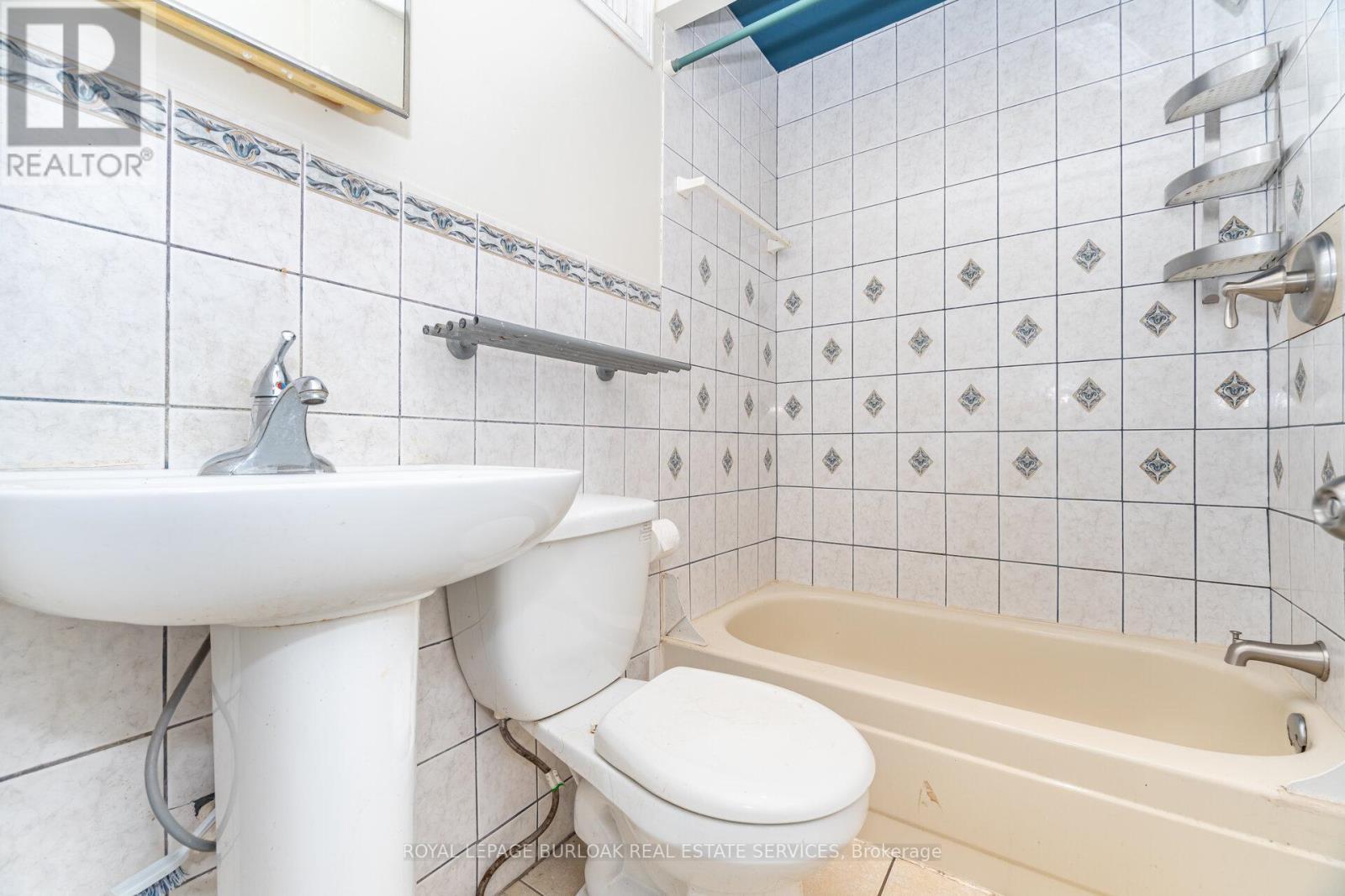 












163 CONNAUGHT AVENUE N

,
Hamilton,




Ontario
L8L6Z4

