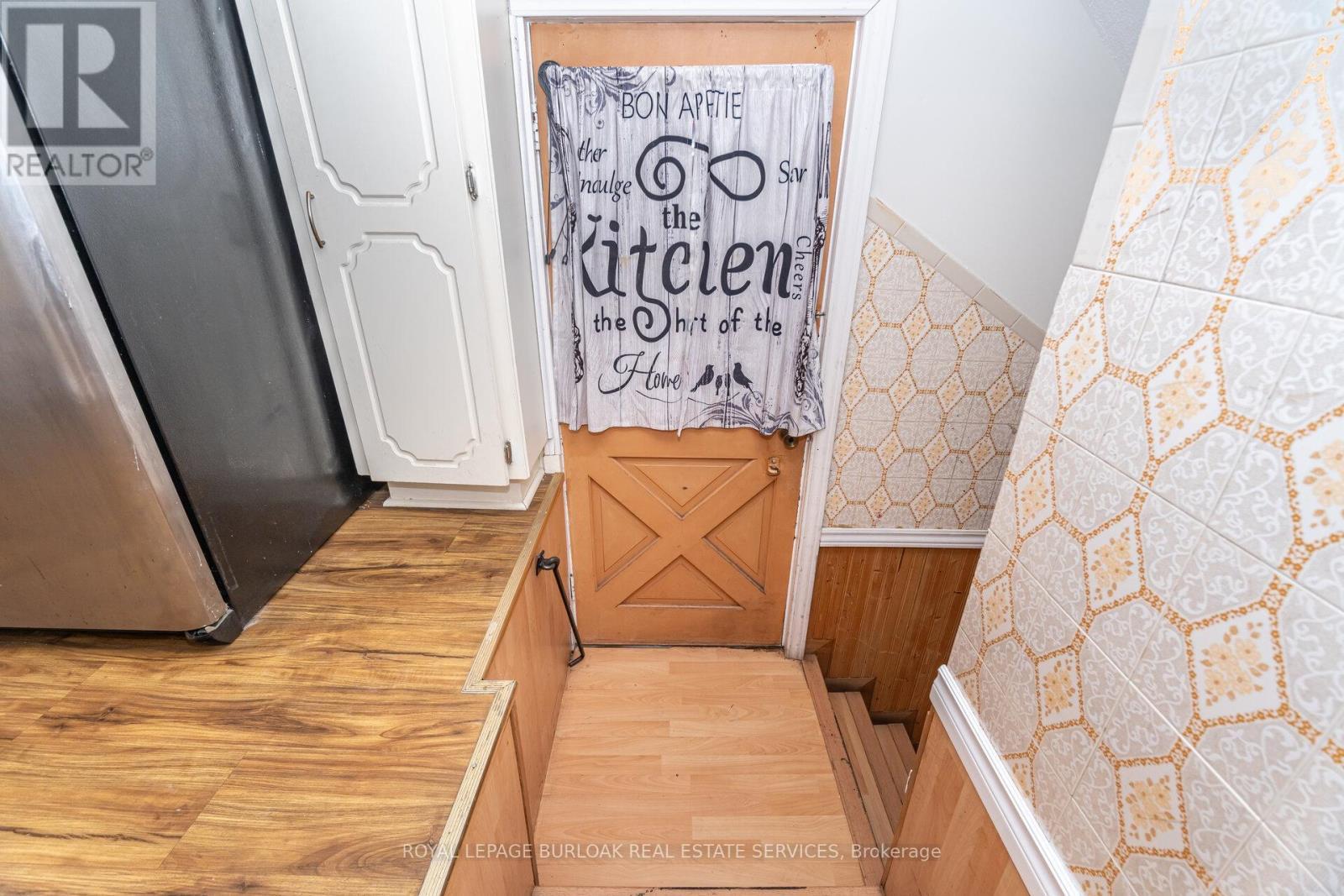 












163 CONNAUGHT AVENUE N

,
Hamilton,




Ontario
L8L6Z4

