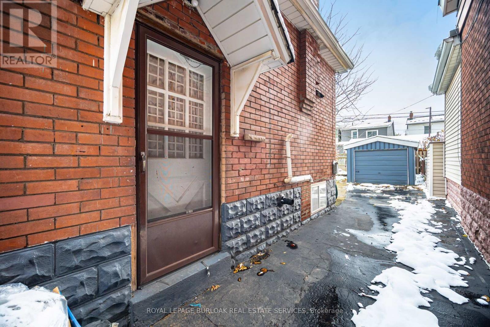 












163 CONNAUGHT AVENUE N

,
Hamilton,




Ontario
L8L6Z4

