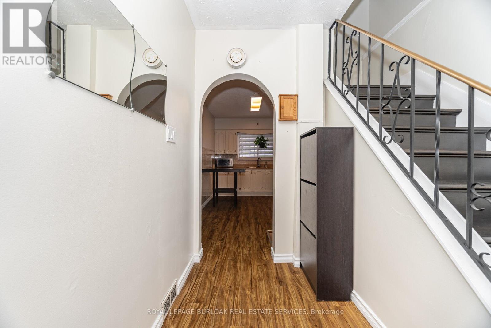 












163 CONNAUGHT AVENUE N

,
Hamilton,




Ontario
L8L6Z4

