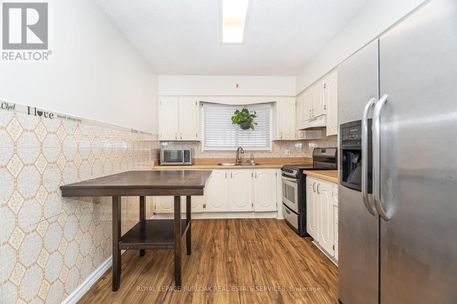 












163 CONNAUGHT AVENUE N

,
Hamilton,




Ontario
L8L6Z4

