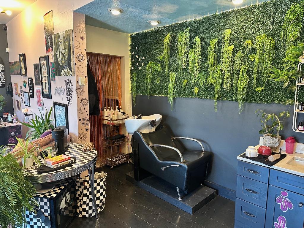 









2916


33

Street,
Vernon,




BC
V1T 5S7

