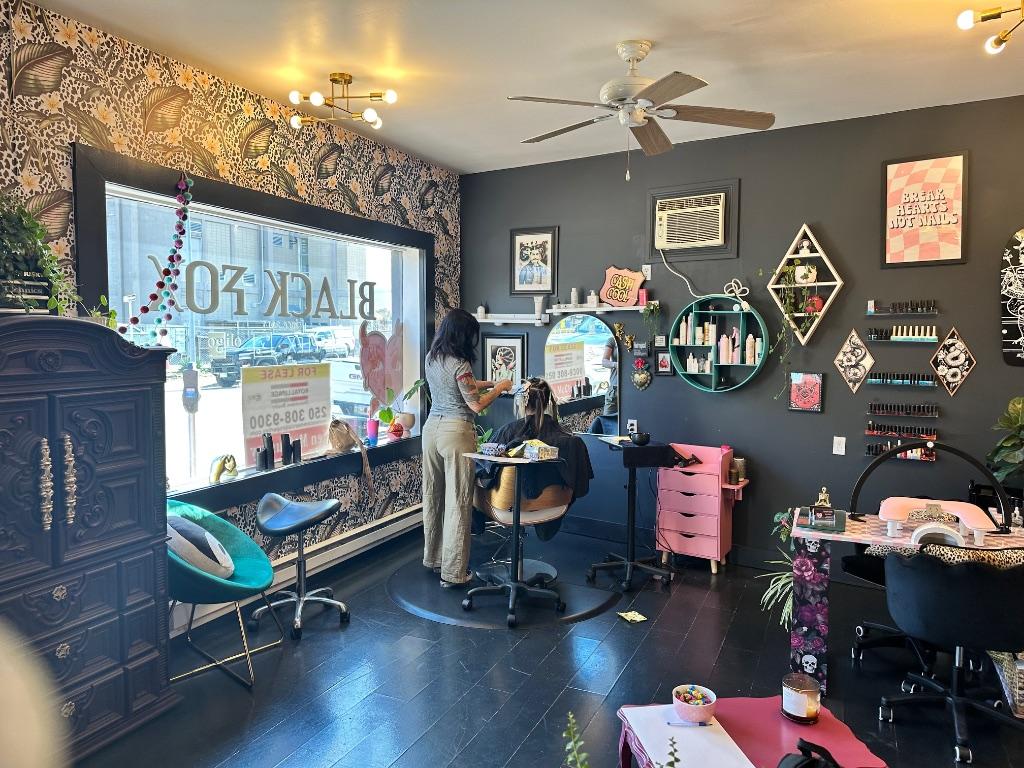 









2916


33

Street,
Vernon,




BC
V1T 5S7

