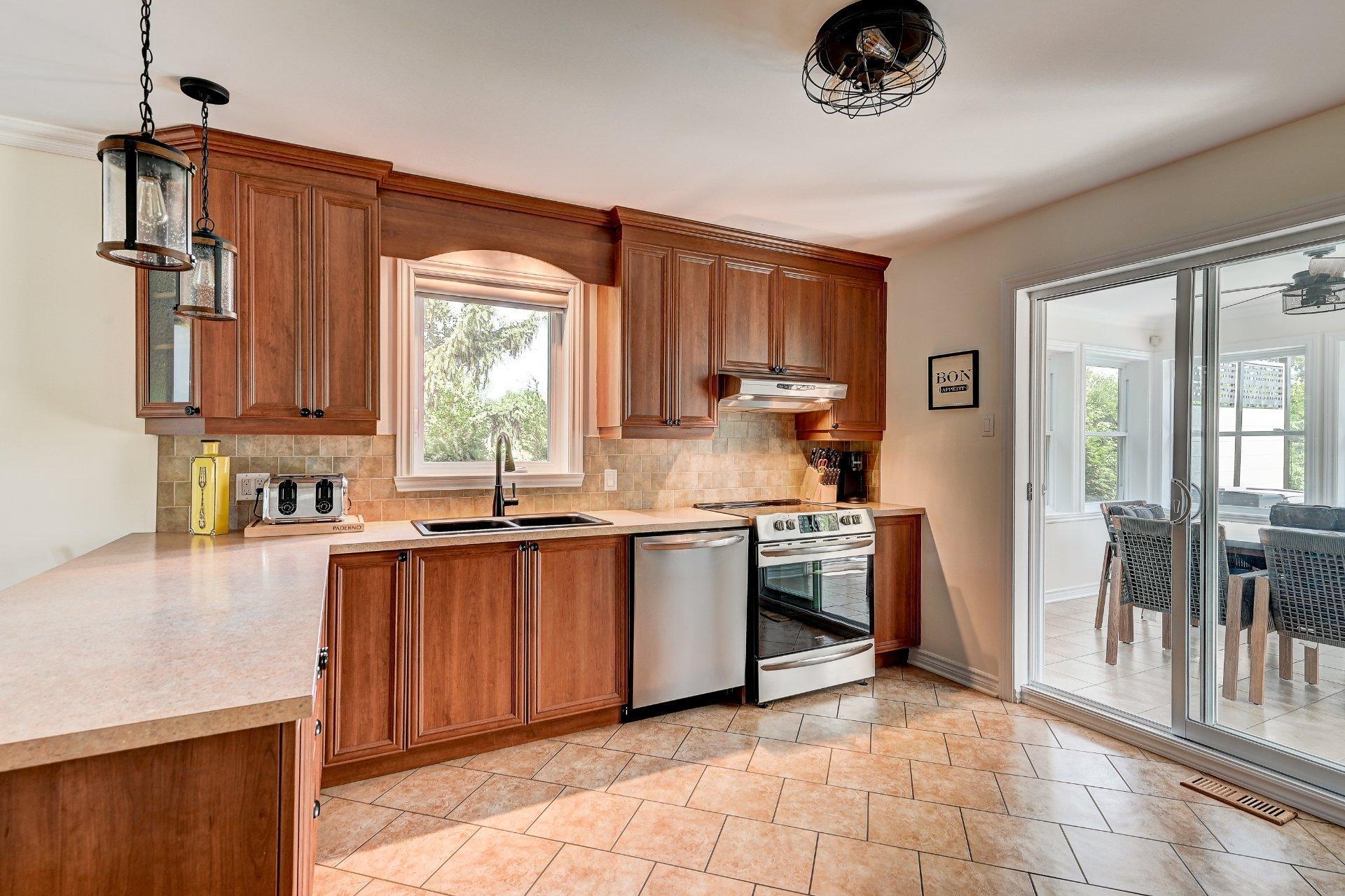 









51


Rue Anatole-Touchette

,
Saint-Jean-sur-Richelieu,




QC
J2X4L5

