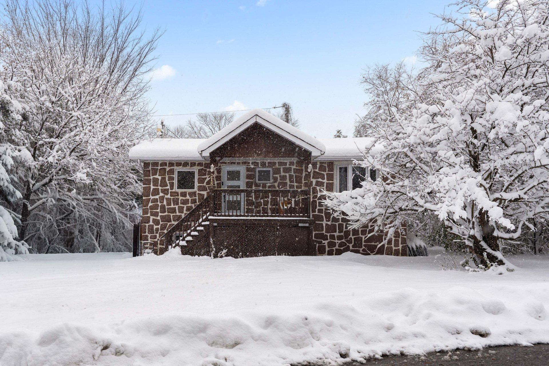 









215


Rue Lauréanne

,
Rosemère,




QC
J7A4X2

