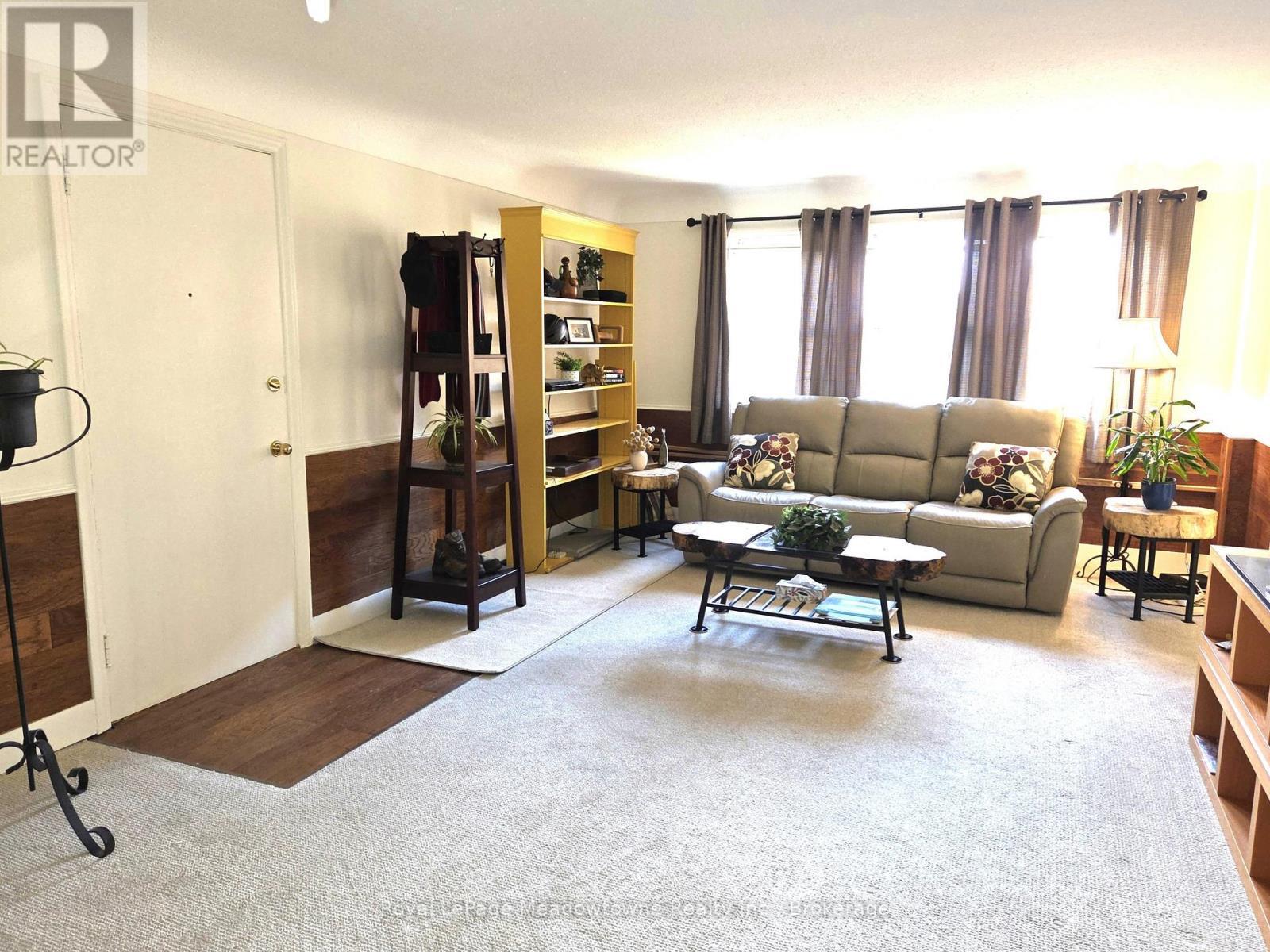 












10 - 2405 LAKESHORE ROAD

,
Burlington (Brant),




Ontario
L7R1B8

