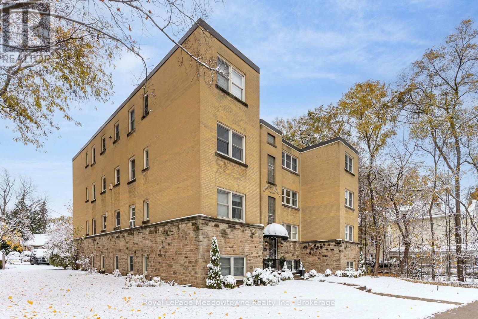 












10 - 2405 LAKESHORE ROAD

,
Burlington (Brant),




Ontario
L7R1B8

