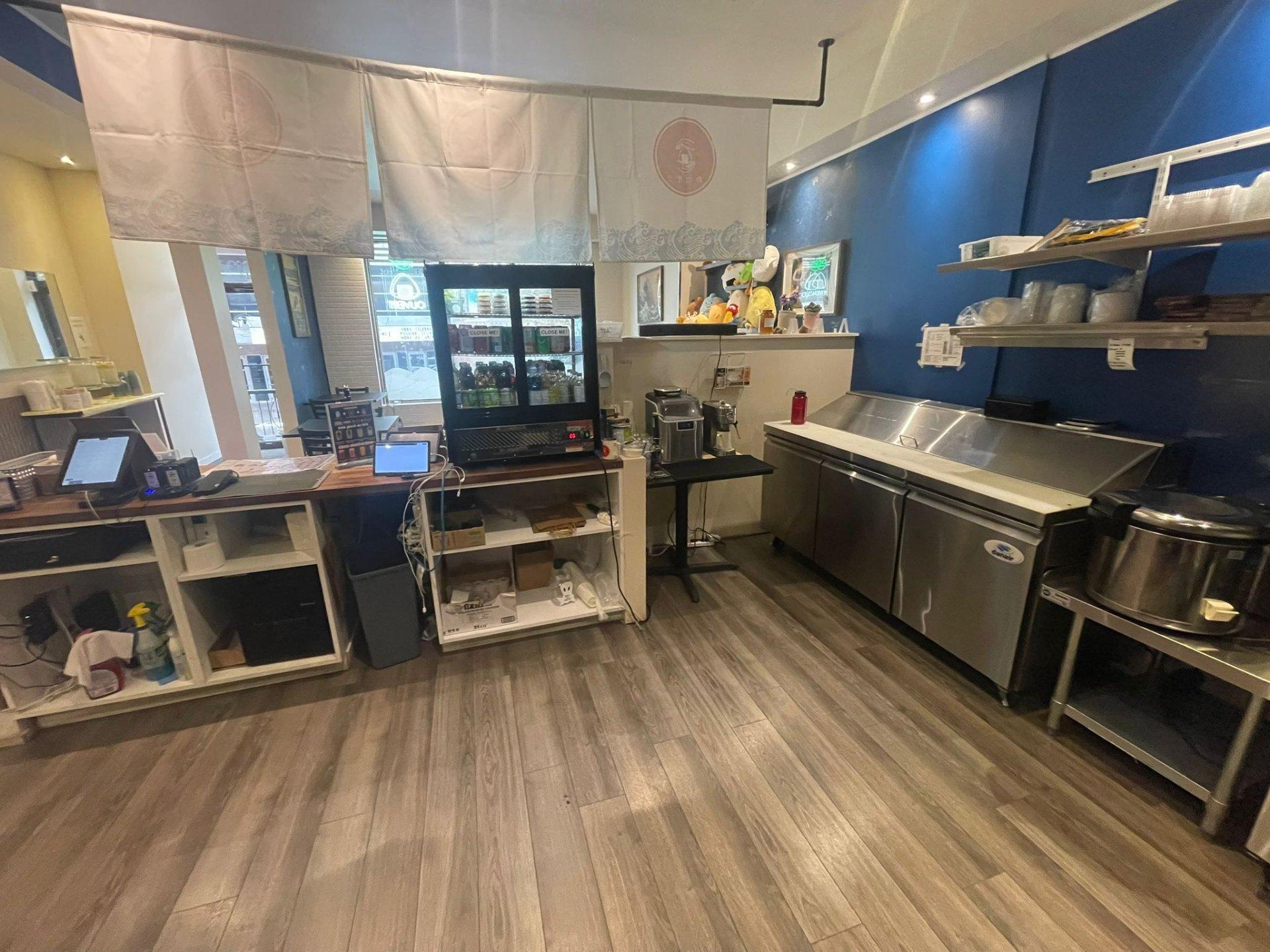 









1613


Rue St-Denis

,
Montréal (Ville-Marie),




QC
H2X3K3

