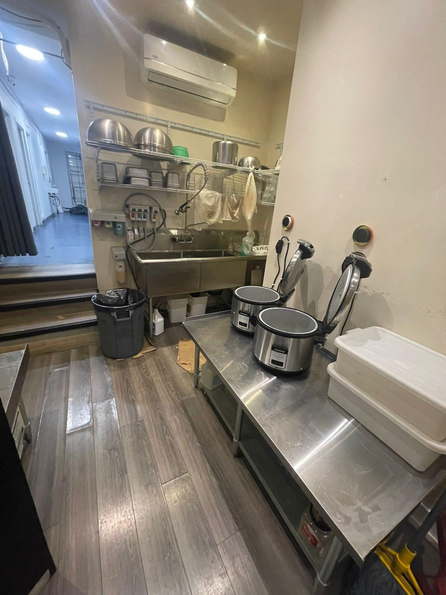 









1613


Rue St-Denis

,
Montréal (Ville-Marie),




QC
H2X3K3

