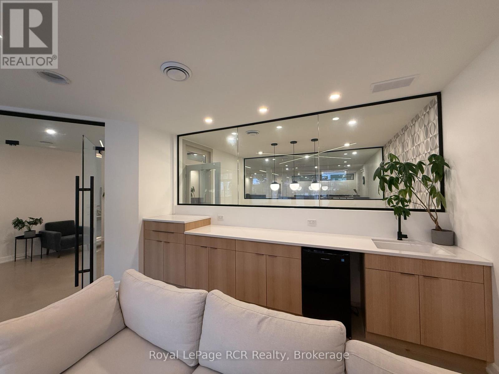 












146 HURONTARIO STREET

,
Collingwood,




Ontario
L9Y2L8

