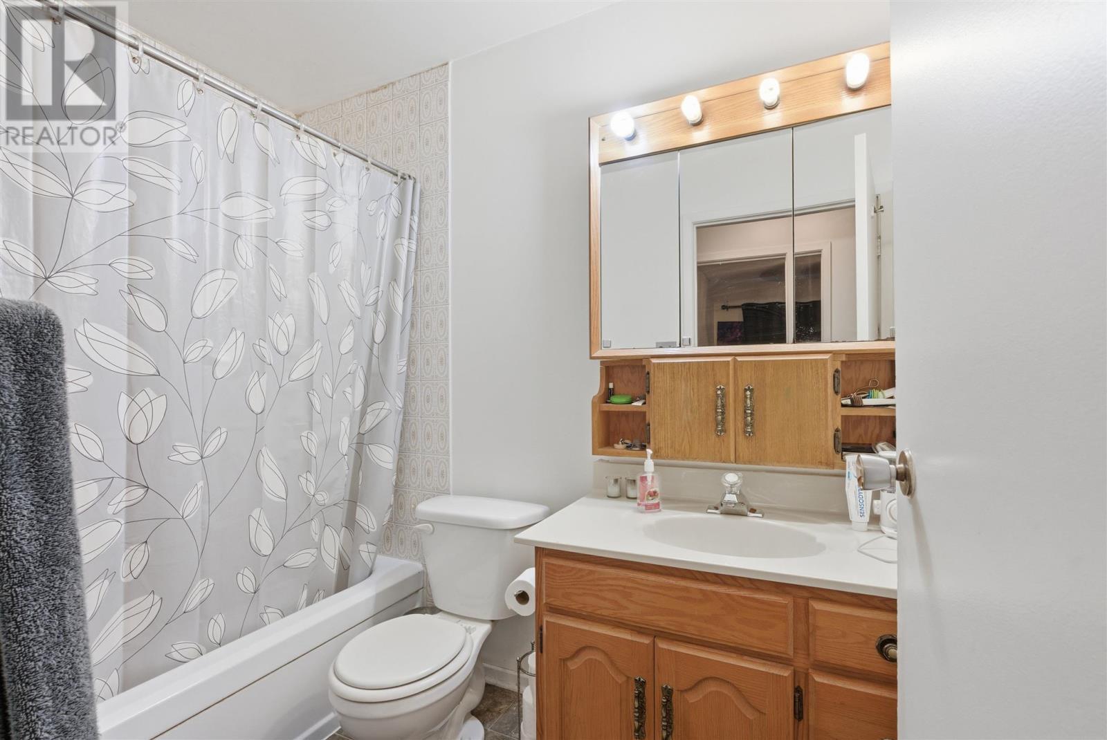 












29 Laurier RD

,
Elliot Lake,




Ontario
P5A2T9

