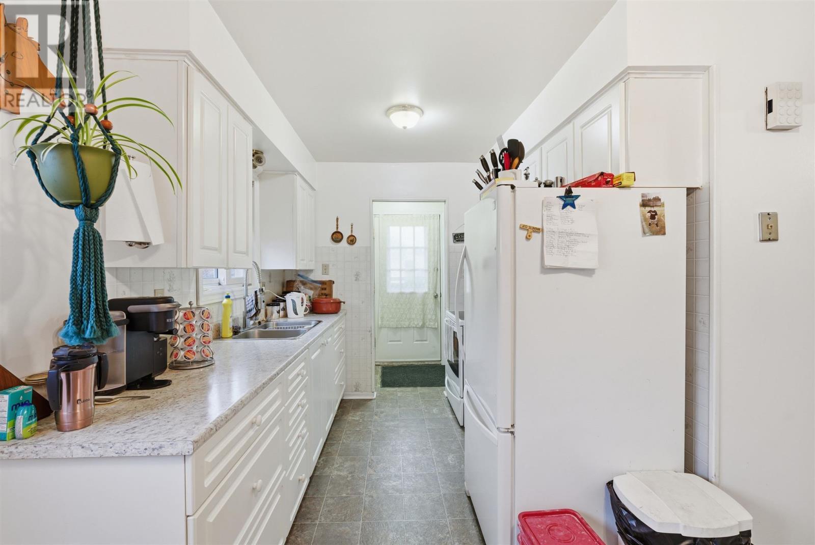 












29 Laurier RD

,
Elliot Lake,




Ontario
P5A2T9

