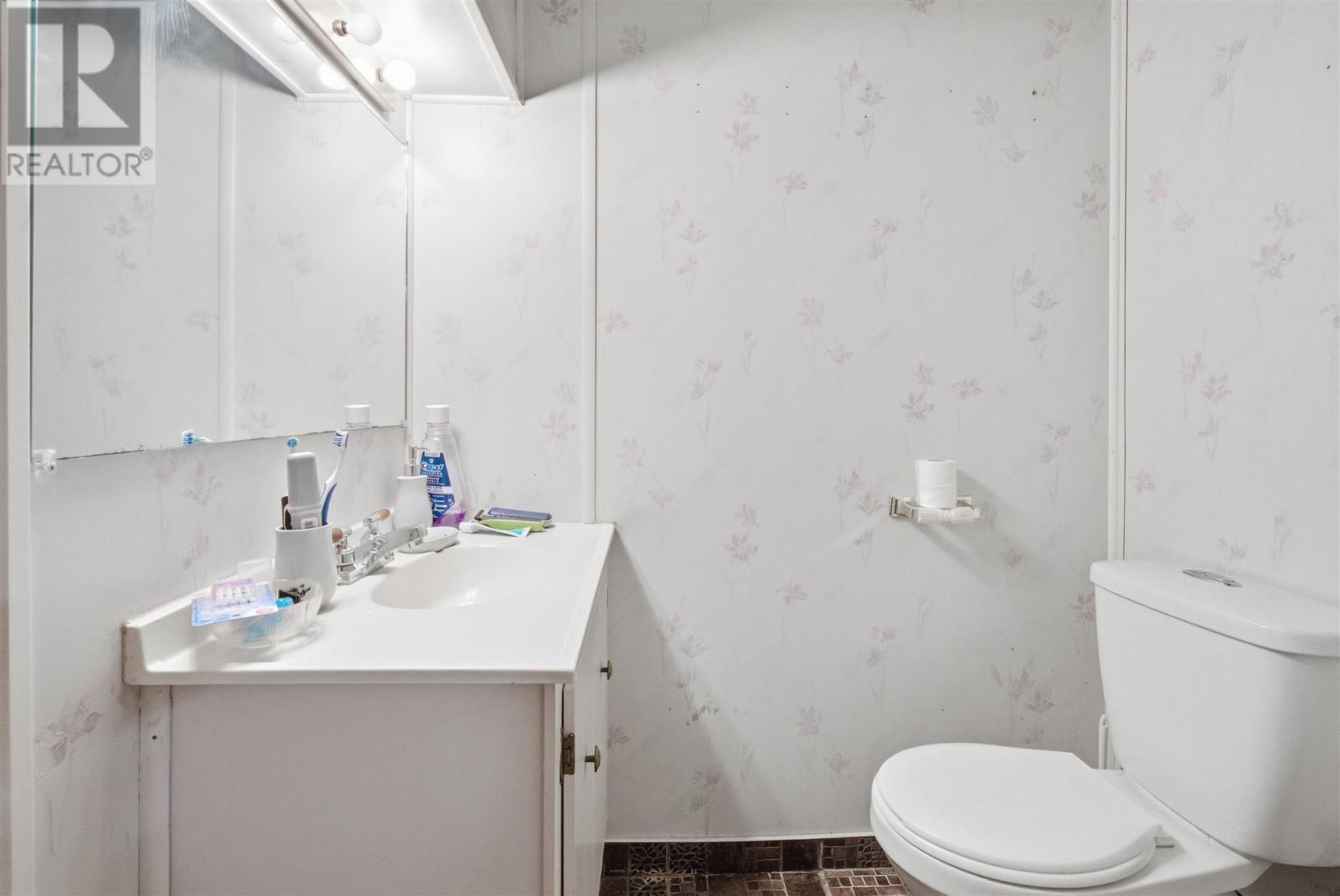 












29 Laurier RD

,
Elliot Lake,




Ontario
P5A2T9

