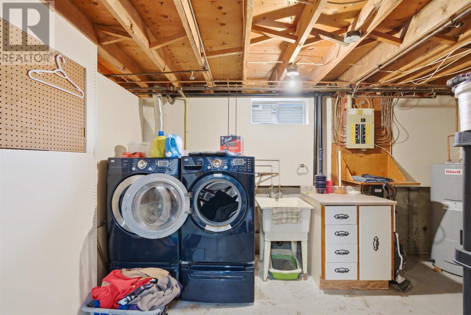 












29 Laurier RD

,
Elliot Lake,




Ontario
P5A2T9

